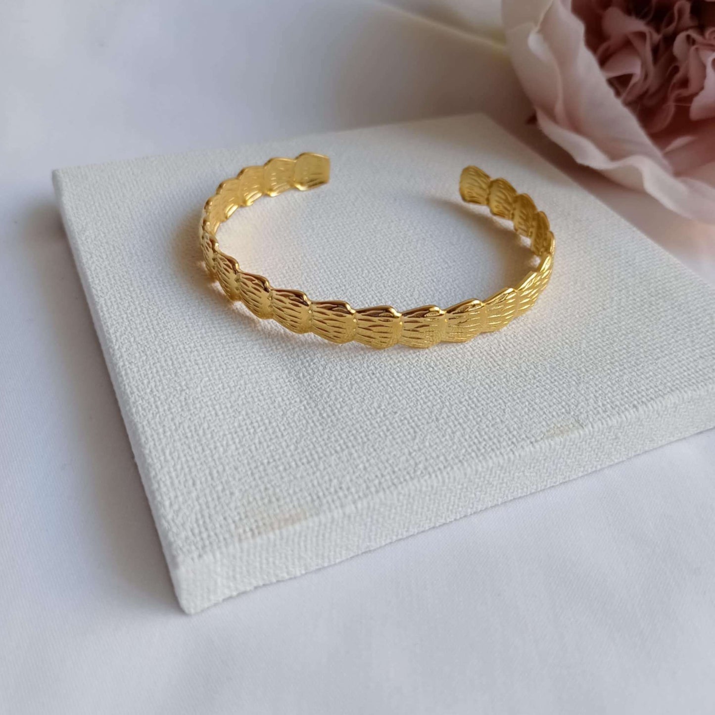 18k Gold Plated Shell Bracelet, Waterproof, Tarnish Resistant, Stainless Steel
